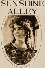 Isabel Berwin interpreta a Mrs. Morris en Sunshine Alley