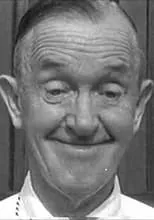 Stan Laurel interpreta a Self en Swim Meet