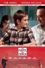 Steven Weisz interpreta a Office Worker (uncredited) en Tan fuerte, tan cerca