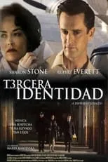 Linda E. Smith interpreta a Woman with Fay Tolland (as Linda Smith) en Tercera identidad