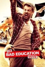 Marc Wootton interpreta a Officer Geoffrey en The Bad Education Movie