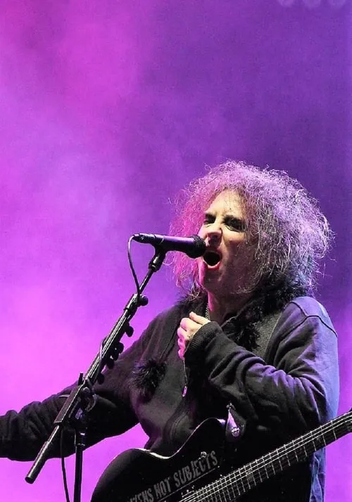 Robert Smith interpreta a Self - Singer en The Cure Aux Viellies Charrues