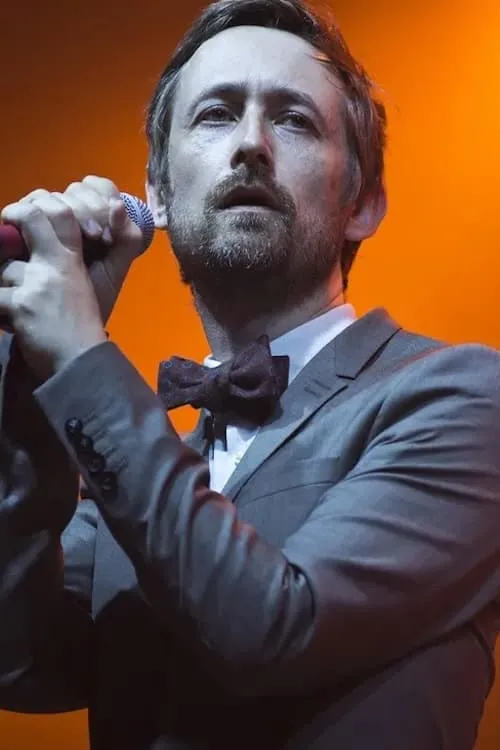 Neil Hannon interpreta a  en The Divine Comedy - Live à Nantes