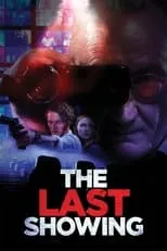 Paul Blackwell interpreta a Police Officer en The Last Showing