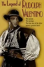 Clifton Webb en la película The Legend of Rudolph Valentino