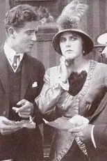 Ruth Roland es Arthur's Wife en The Peace Offering