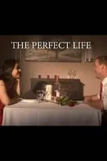 Joanne Roberts es Julia en The Perfect Life