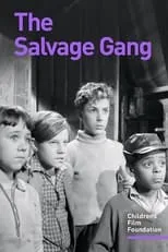 Richard Molinas interpreta a Mr. Caspanelli en The Salvage Gang