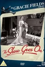 Gracie Fields interpreta a Sally Scowcroft en The Show Goes On