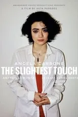 Angela Wong Carbone interpreta a Woman en The Slightest Touch