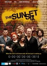 Greg Stone interpreta a Riff en The Sunset Six