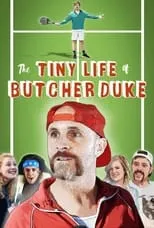 Jon Michael Simpson interpreta a John en The Tiny Life of Butcher Duke