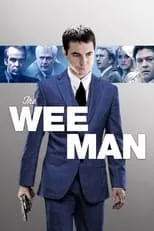 Cameron Robertson interpreta a Shady Man 2 en The Wee Man