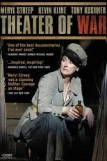 Tony Kushner interpreta a Self en Theater of War