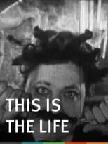 Binnie Hale interpreta a Sarah Tuttle en This Is the Life