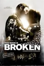 Georgina Reilly interpreta a Caroline en This Movie Is Broken