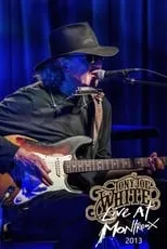 Tony Joe White interpreta a guitar, vocals en Tony Joe White : Live Montreux Jazz Festival 2013