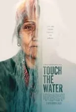 Joel David Taylor interpreta a Dr. Ami en Touch the Water