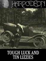 Larry Semon interpreta a Larry en Tough Luck and Tin Lizzies