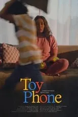 Vicky Dawson interpreta a Evelyn en Toy Phone