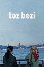 Gülüm Baltacigil interpreta a Gül en Toz Bezi