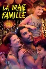 Gabriel Pavie interpreta a Simon, the foster child en Una familia verdadera