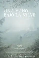 Karem Momo Ruiz es Elena en Una Mano Bajo La Nieve