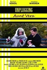 Marilyn Sokol es Aunt Vera en Unplugging Aunt Vera