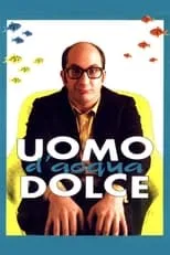 Massimo Cavallaro interpreta a commesso en Uomo d'acqua dolce