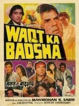 Vinod Khanna interpreta a  en Waqt Ka Badshah