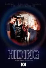 Olivia DeJonge en la serie - Hiding