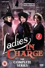 Julia Hills en la serie - Ladies in Charge