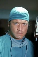 Pat Hingle en la serie - Medical Center